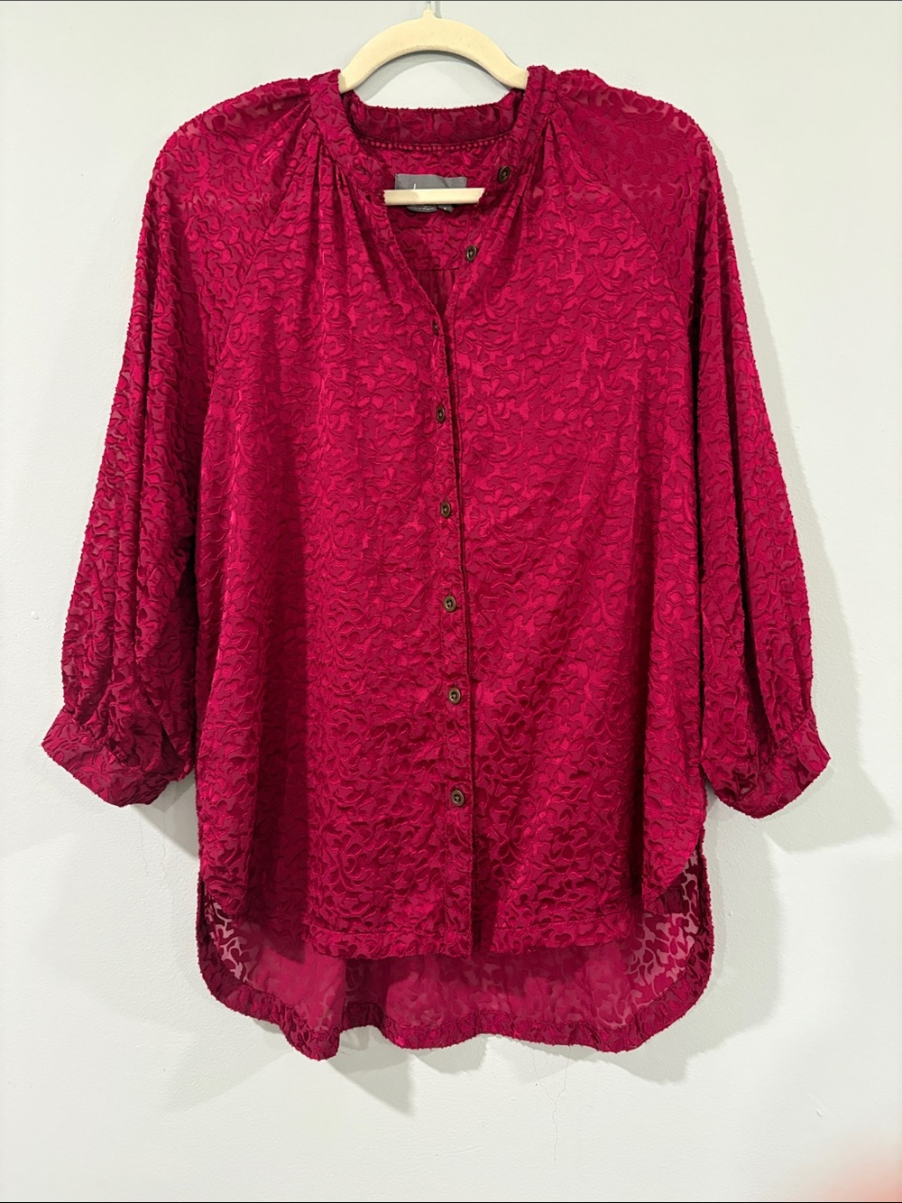 ANTHROPOLOGY MAGENTA ROMANTIC FEMININE BUTTON DOWN BLOUSE SIZE/ M